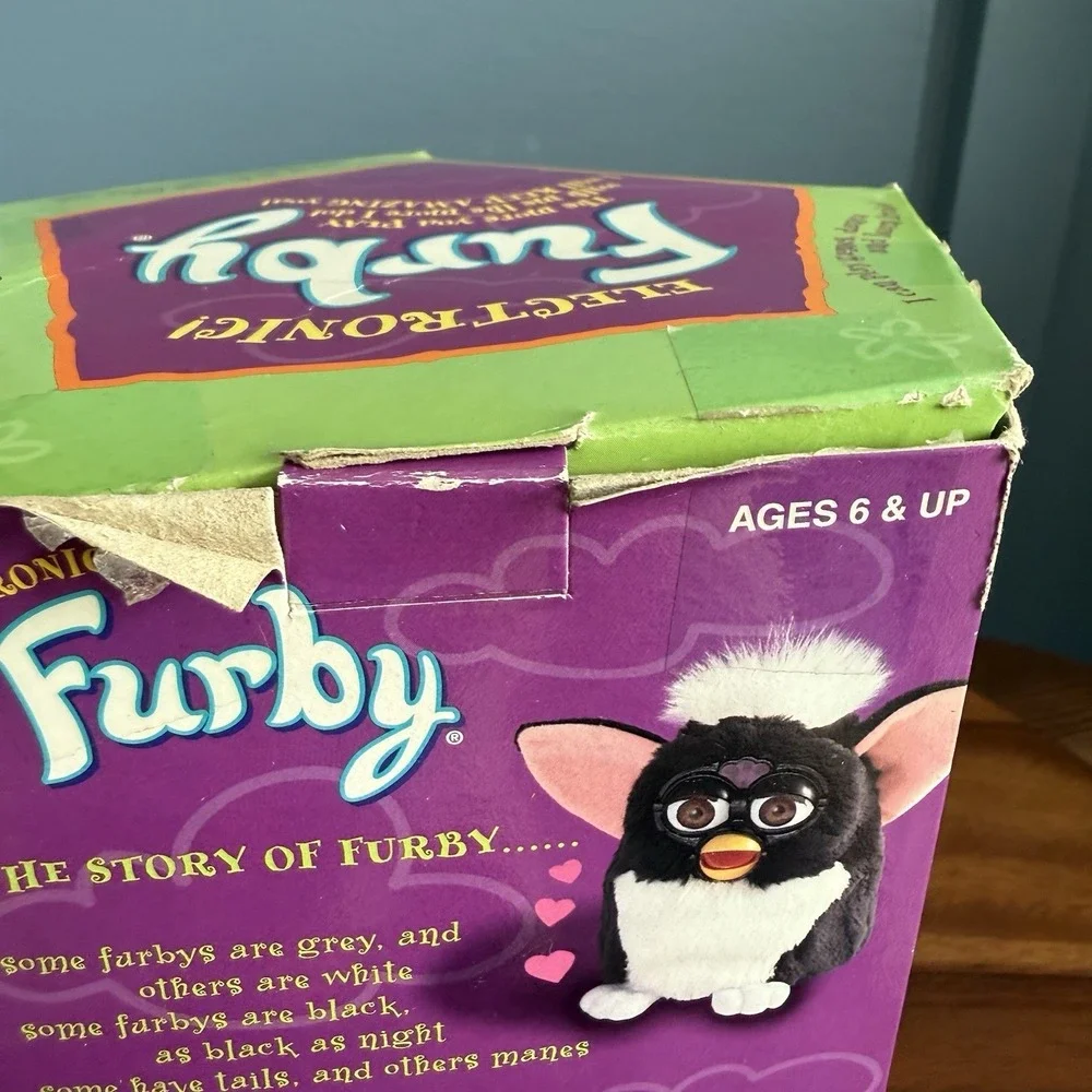 1999 Tiger Electronics Furby 70-800 Coffee Cream White Mohawk Brown Eyes Box